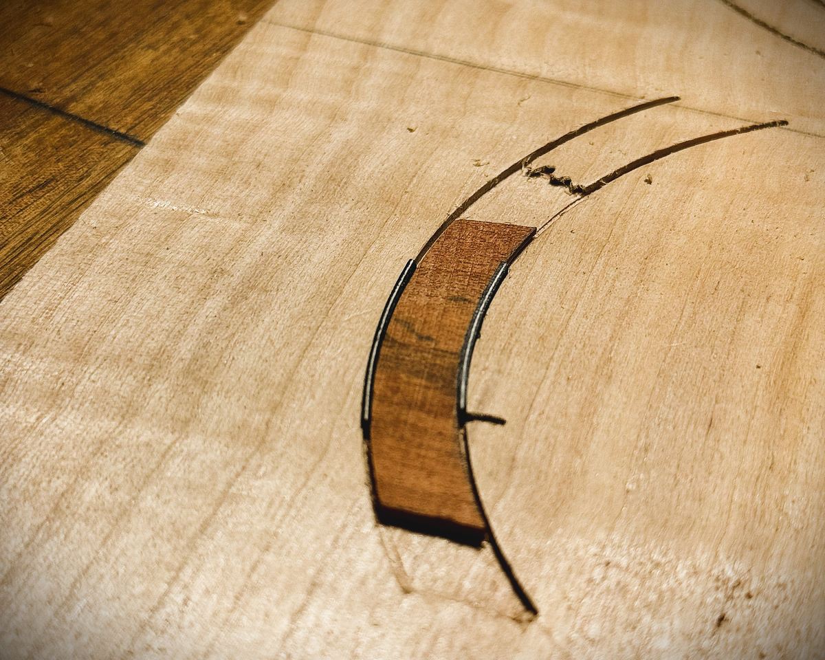 Setting the rosette and cutting the soundhole &ndash; photograph 4 of 10