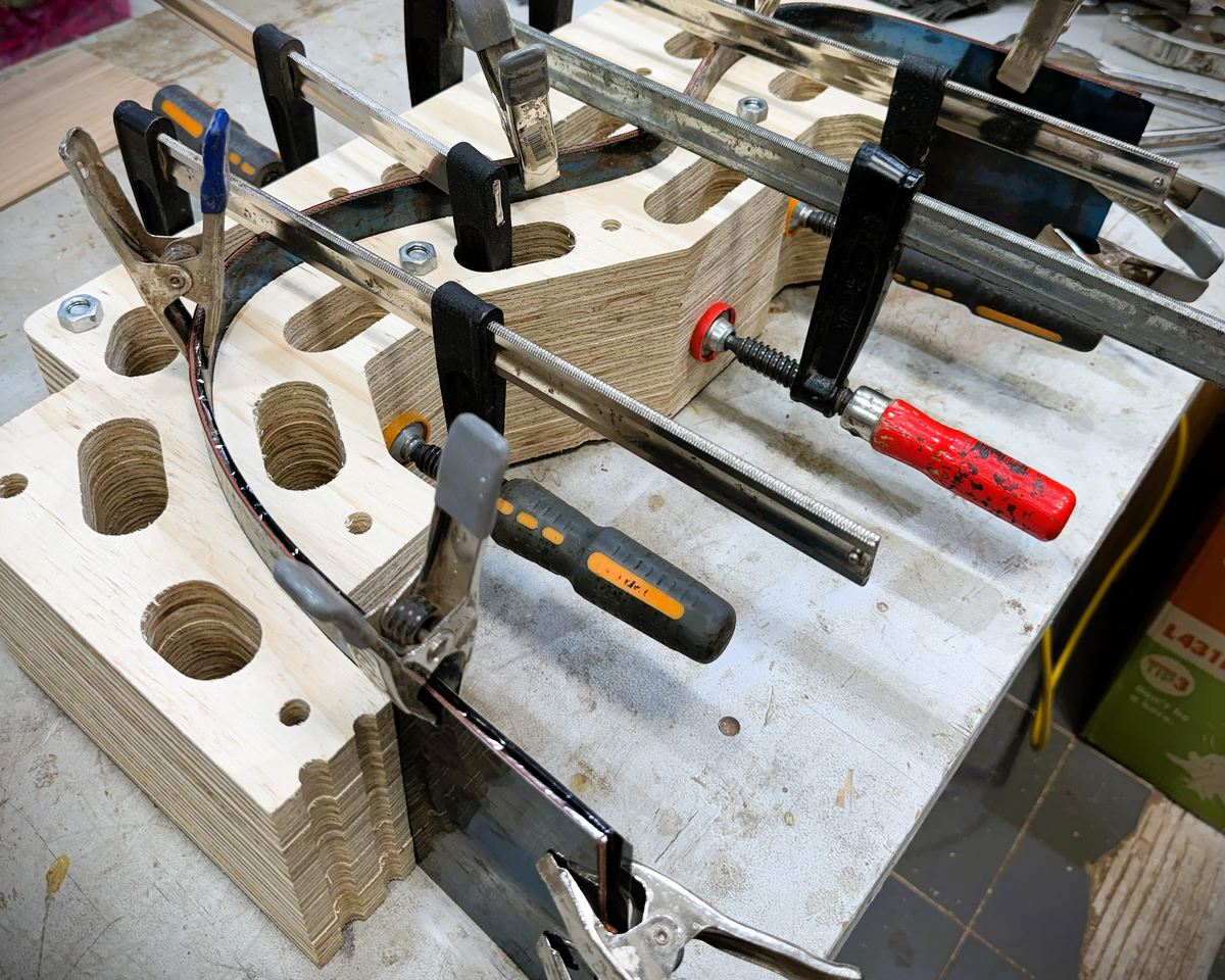 Bending, lining and closing the box &ndash; photograph 1 of 10