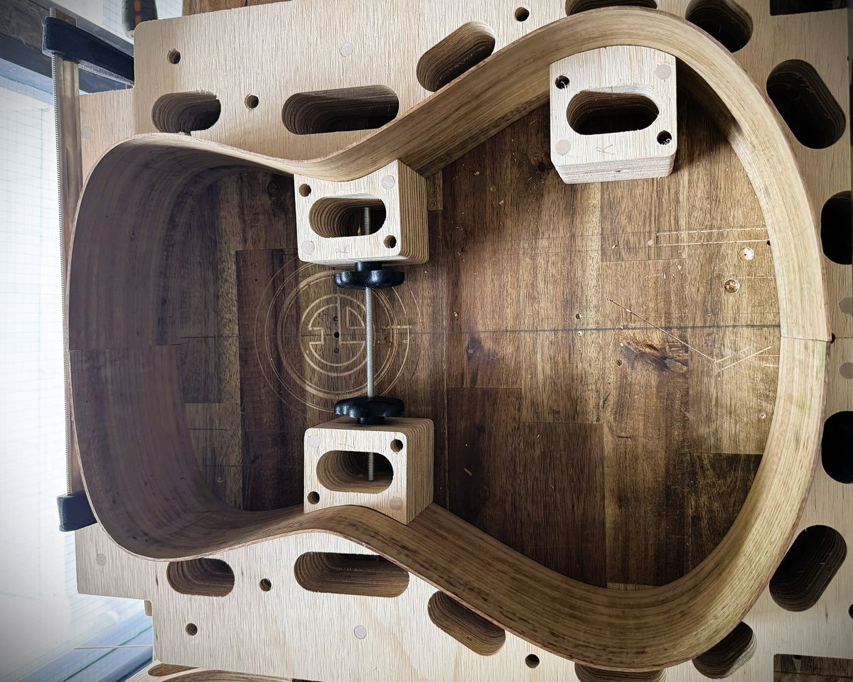Bending, lining and closing the box &ndash; photograph 3 of 10
