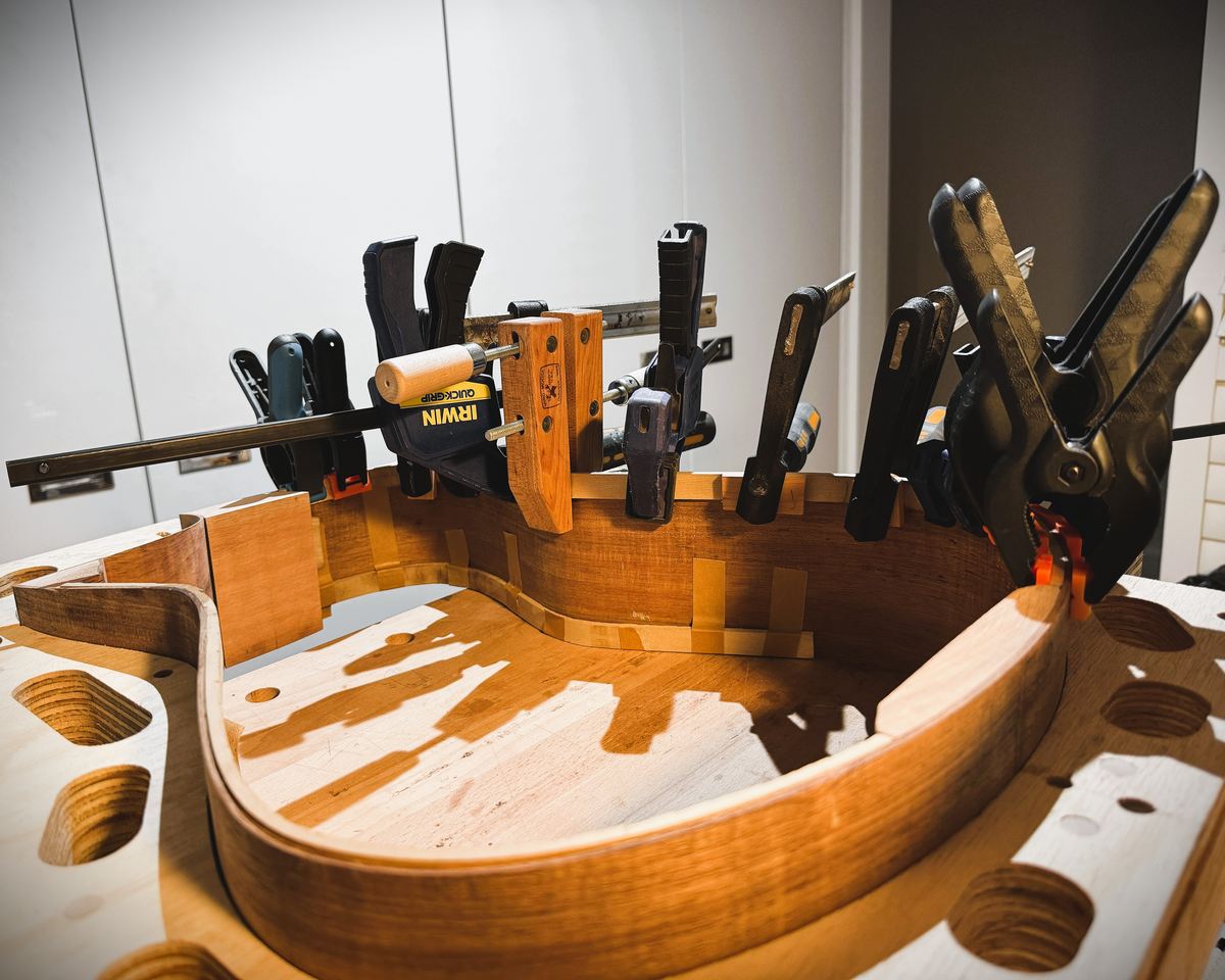 Bending, lining and closing the box &ndash; photograph 7 of 10