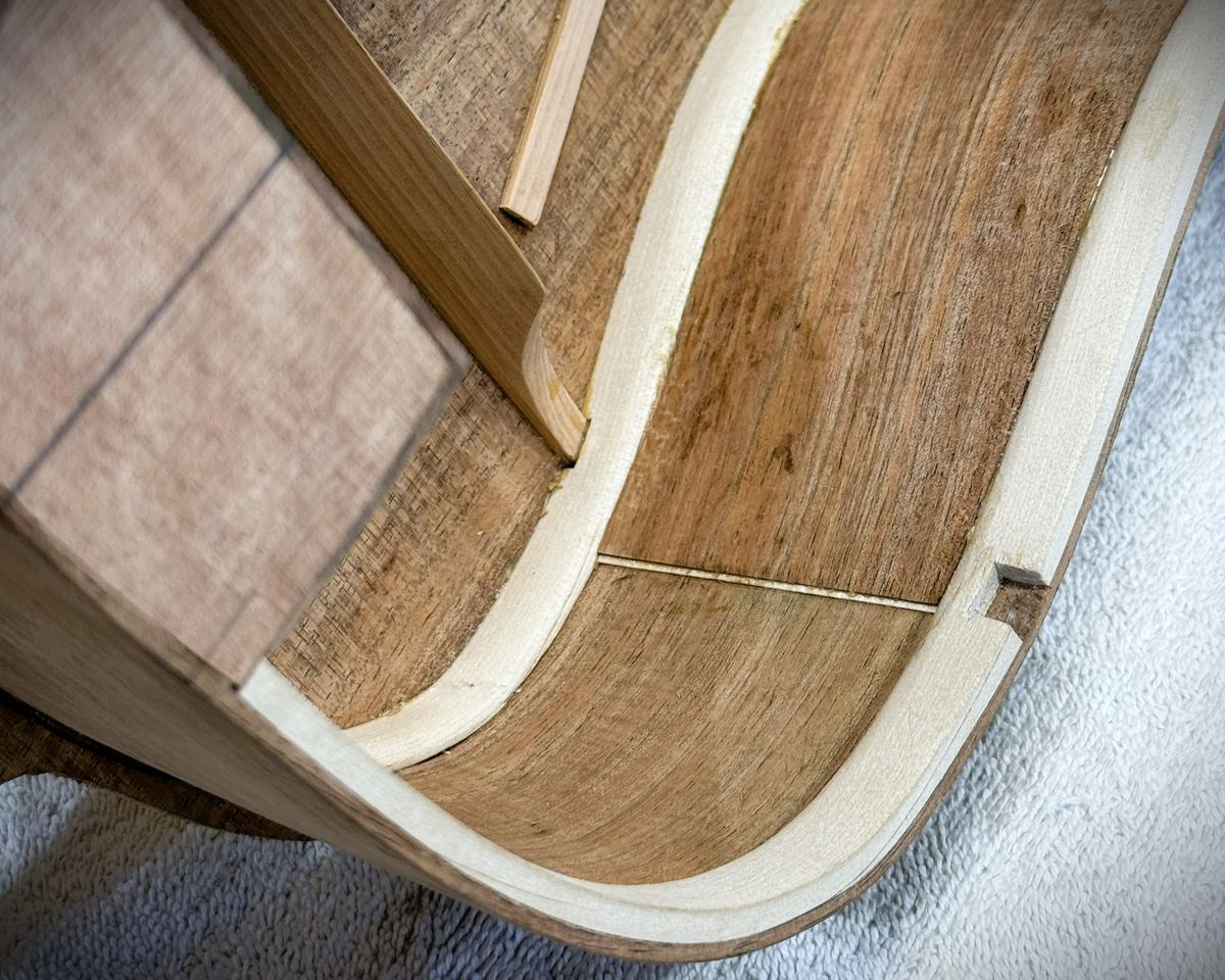 Bending, lining and closing the box &ndash; photograph 9 of 10