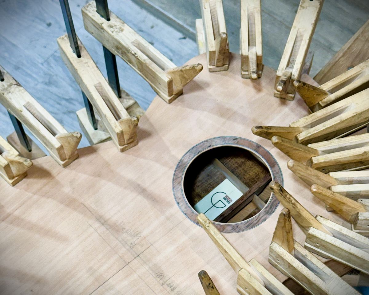 Bending, lining and closing the box &ndash; photograph 10 of 10